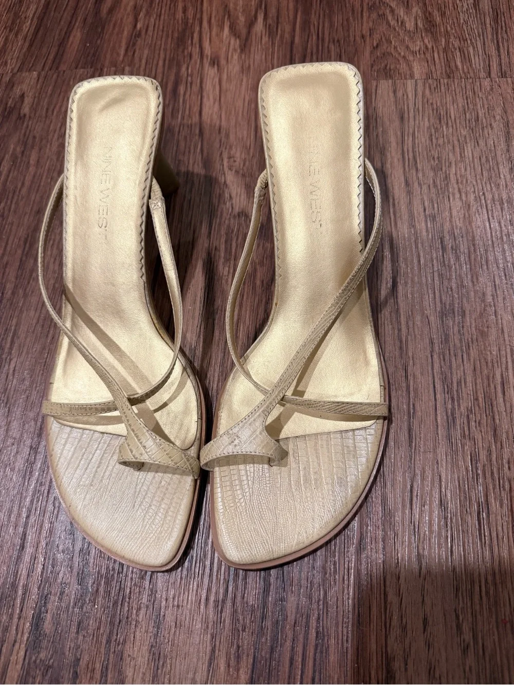 Nine West elegant gold
